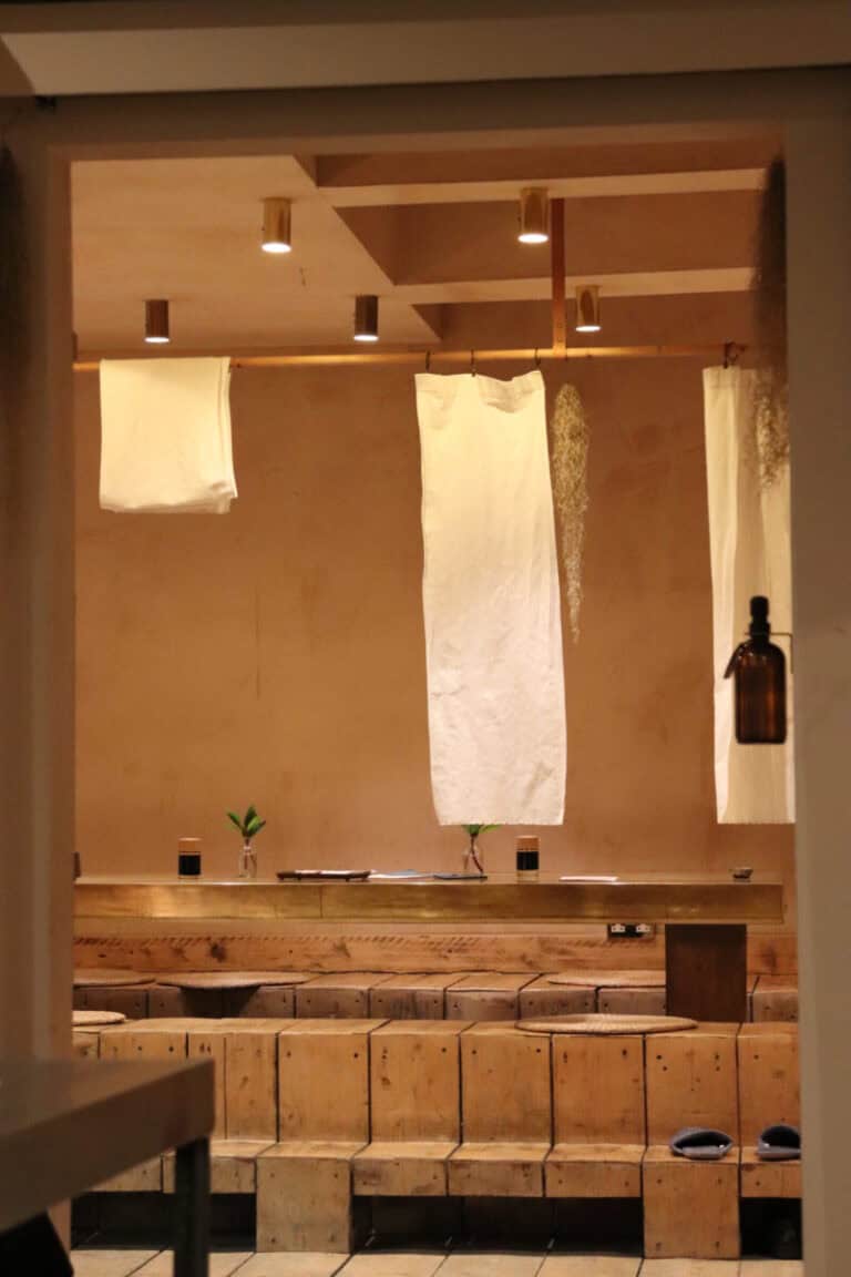 horigotatsu table in London